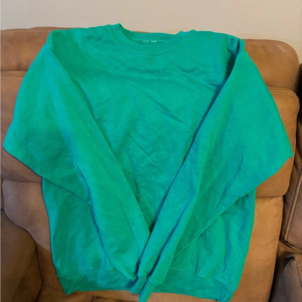 Green sweatshirt, women’s medium